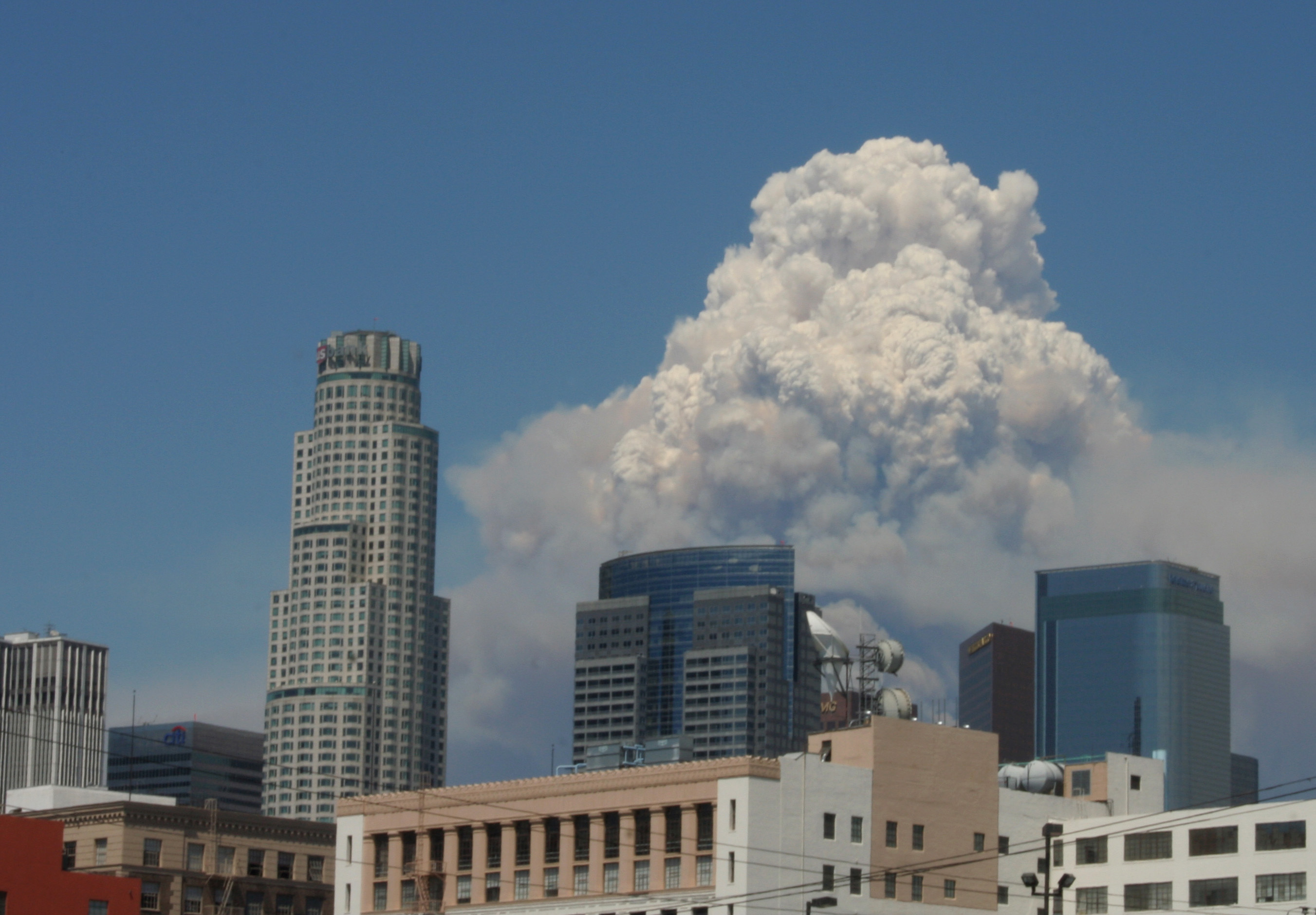 Aug2009_LA_Fire cloud